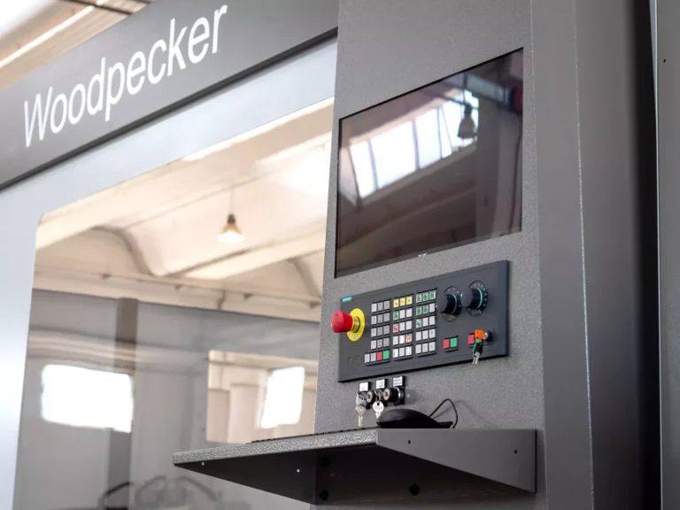 centre usinage profils fenêtres Woodpecker Saomad ProWood Solutions unité contrôle siemens